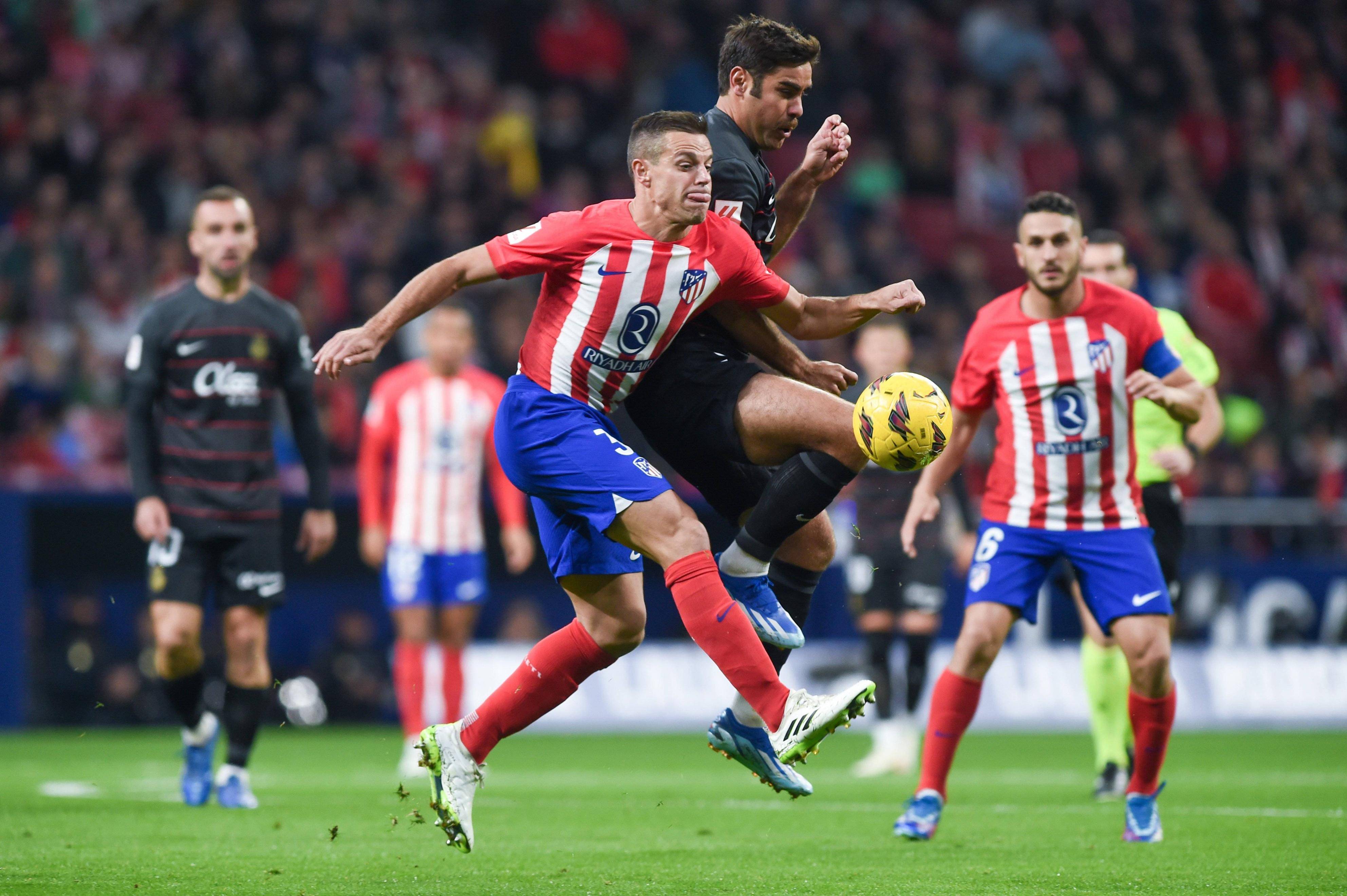 亚博体育-关键时刻西甲焦点战，曼联扳平良机，媒体盛赞，更衣室氛围转暖-亚博体育